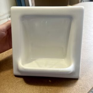 Porte-savon blanc en porcelaine carré 
18x18x11 cm