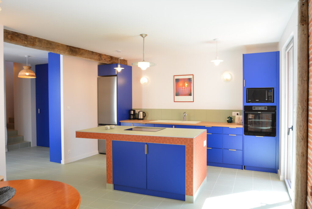 Cuisine avec carreaux de réemploi